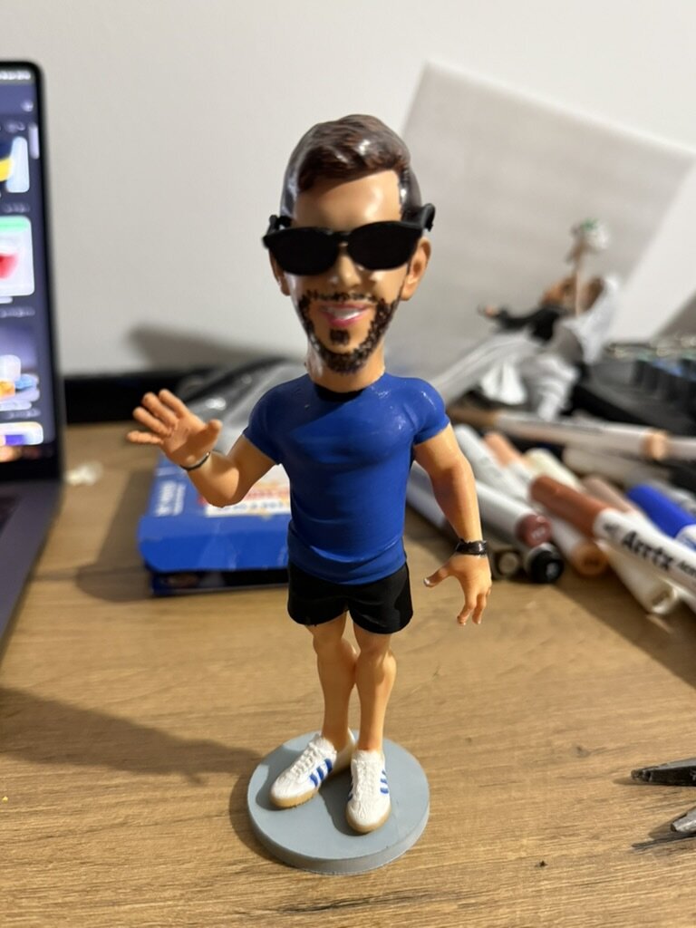 Personaliziran bobblehead junij 2026 — celotna figurica v delavnici 3DShop.si