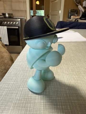 Pobarvana modularna dizajnerska figurica mint zelen z črno kapco 3D tisk artefakt
